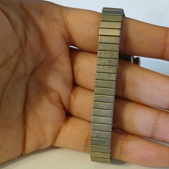 Vintage Remington Elegant Gold Tone Stretch Band Quartzarama Watch Japan Movt - Picture 8 of 10